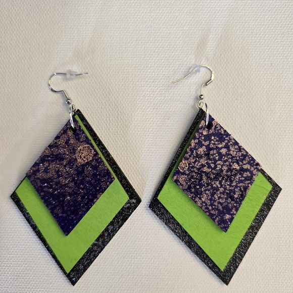 ARTISAN & HANDCRAFTED 3" Wood Witchy Diamond Layer Dangle Pierced Earrings - Picture 4 of 9